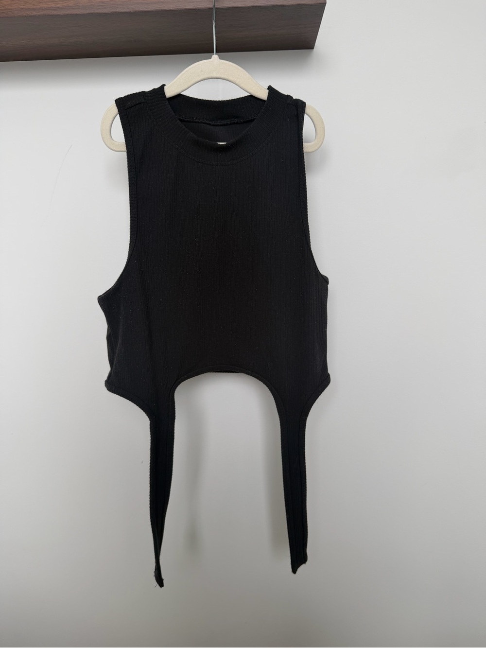 Alo Yoga Rib Flaunt Tank Top - Picture 3 of 5